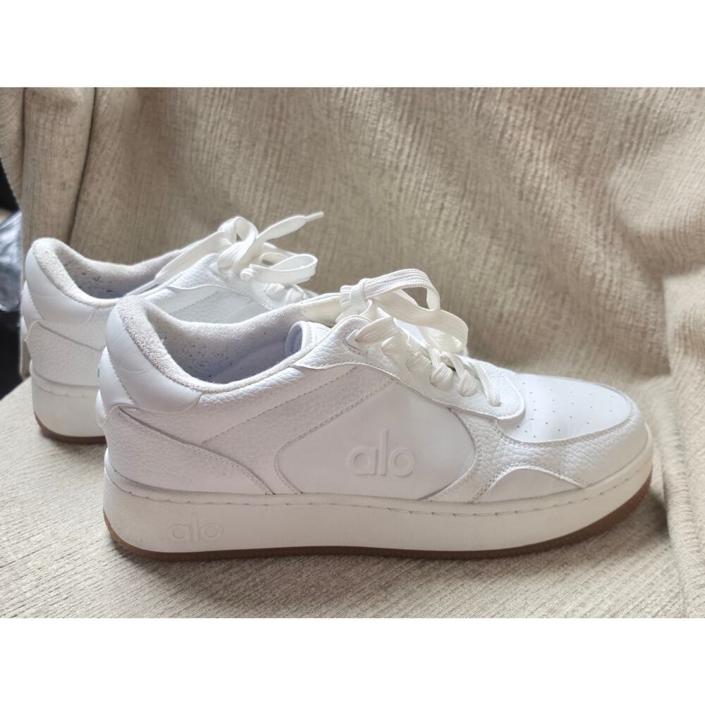 Alo White Court Sneakers Men 9 Women 10.5 Leather Gum Sole Clean Minimalist